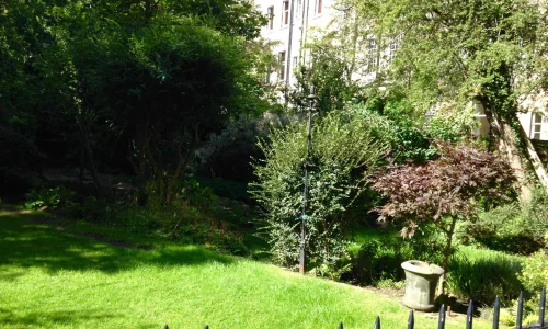 Jardin École CES à Edimbourg