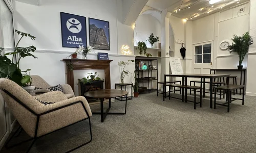 Salle commune ALBA English School à Edimbourg, en Ecosse