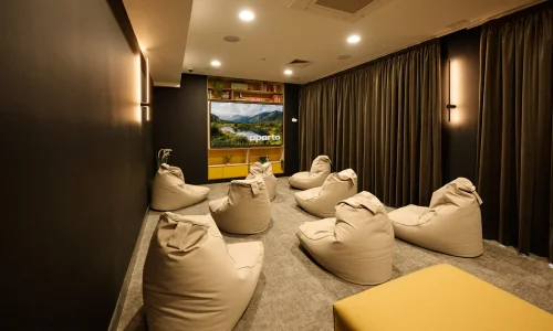 Salle de cinéma The Spireworks Residence 18+ Oxford séjour linguistique CLC