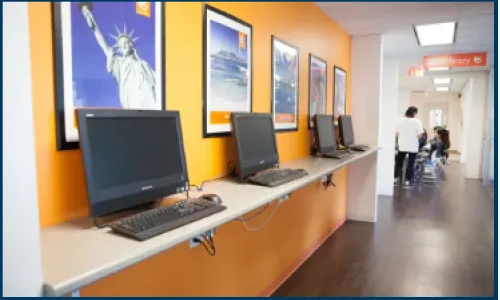 Salle informatique École EC à Toronto