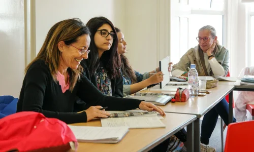 étudiants en plein cours École ATC Language Schools à Bray