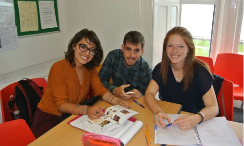étudiants École ATC Language Schools à Bray