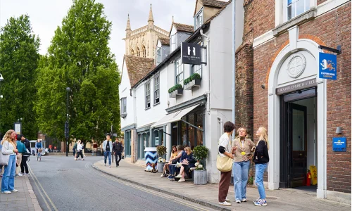 Cambridge Residence 16+ ans