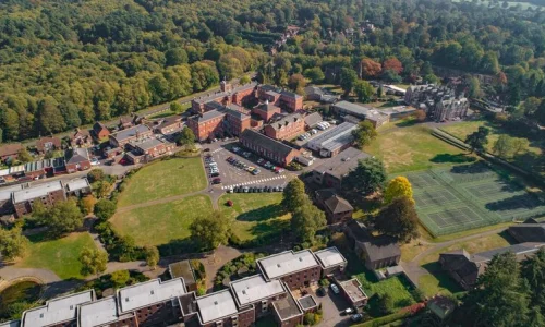 Vacances linguistiques sur un véritable campus britannique moderne