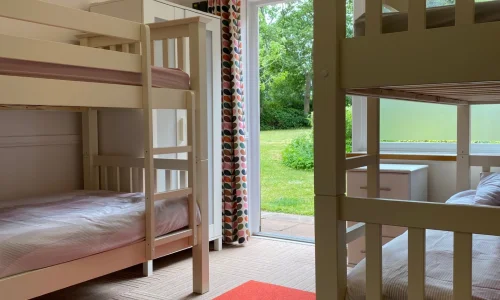 Chambre pour ados avec vue sur le jardin à St George's College