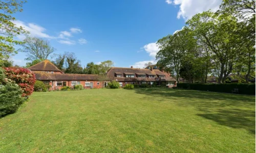 Vue de la résidence St George's College depuis le jardin