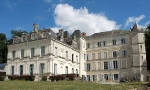 Devanture centre de vacances Château de St Cyran