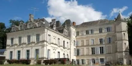 Devanture centre de vacances Château de St Cyran