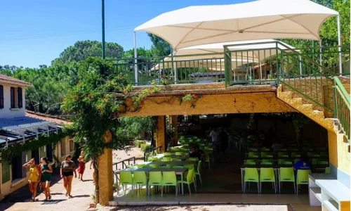 Salle extérieure de restauration Porto Vecchio