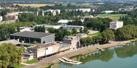 Vue aérienne du centre Omnisport Mâcon côté Saône