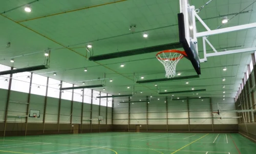 Vue intérieure du gymnase au centre omnisport de Mâcon