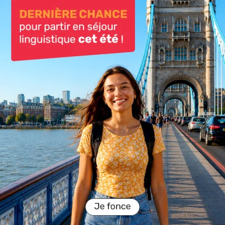 Jeune adulte profitant de son voyage linguistique à Londres