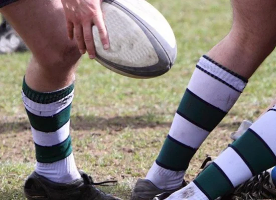 joueurs de rugby en action