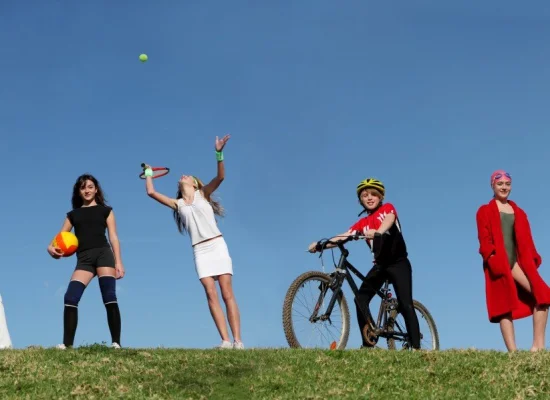 groupe de jeunes et sports