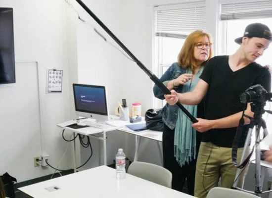 etudiants en classe tournage video