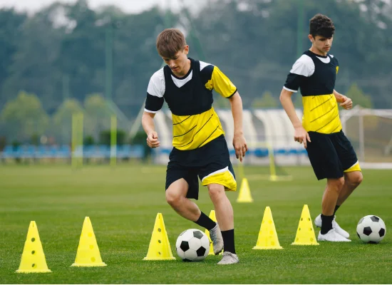 Activités sportives et culturelles sur un campus britannique pour jeunes français