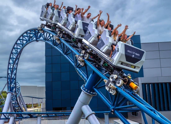 Cet été, faites profiter à votre enfant d'une colonie de vacances dans des parcs d'attraction français