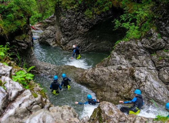 Colo avec canyoning, canirando, balades à cheval
