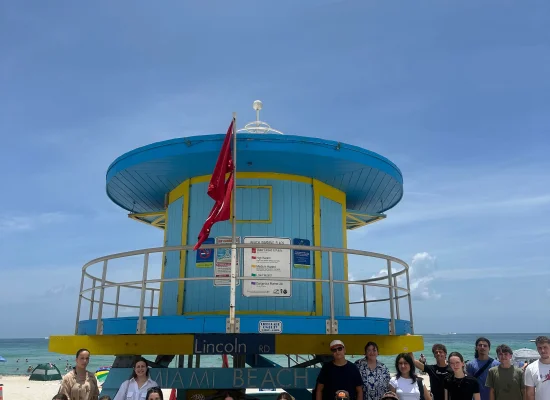 Groupe d'ados à Miami pendant leur colo