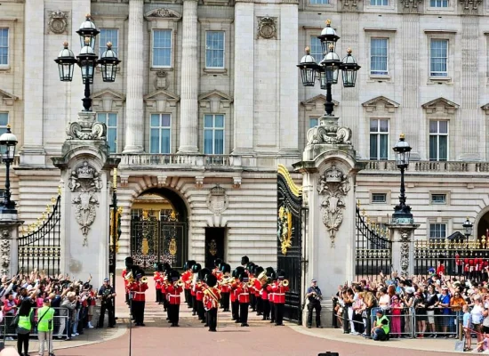 Relève de la garde à Buckingham Palace