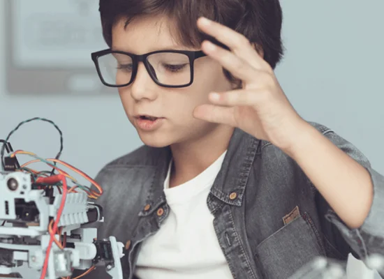 Anglais et fabrication robots LEGO - Séjour linguistique Angleterre 8-13 ans