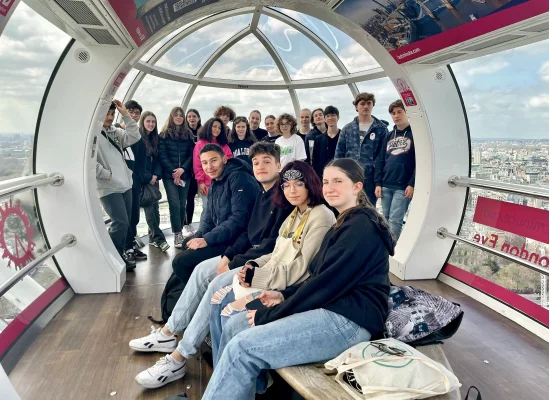 Jeunes voyageurs à Londres