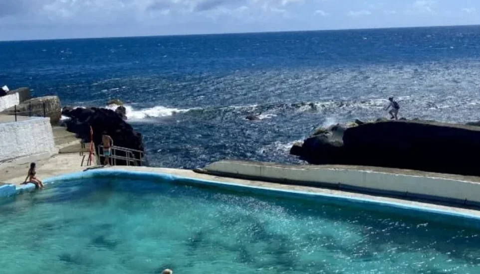 Paysage mer piscine Acores
