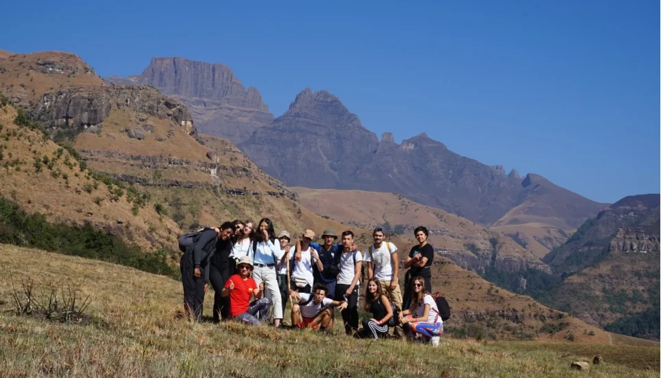 Rando groupe paysage montagneux