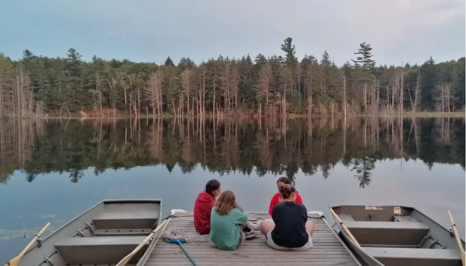 Repos au bord d'un lac