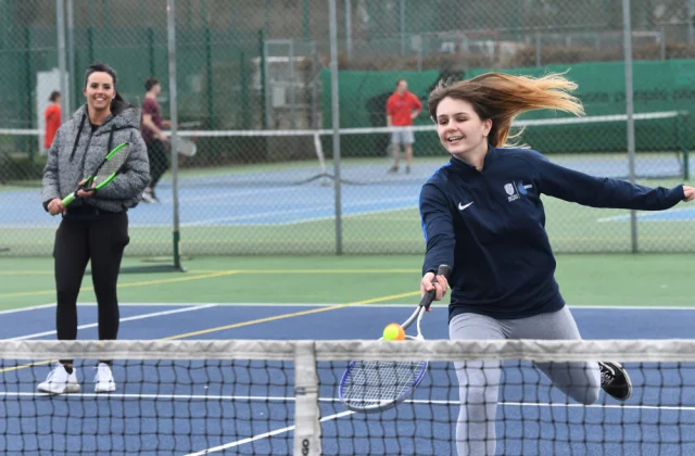 sejour linguistique Londres campus Uxbridge tennis
