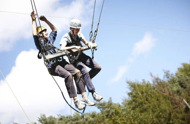 summer-camp-angleterre-nacel-activite-balancoire