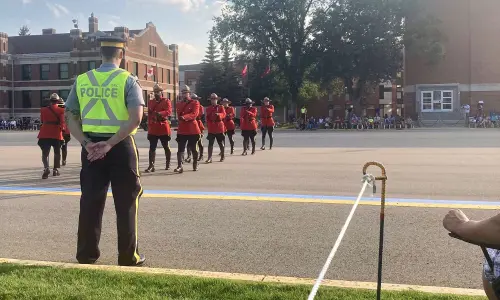 immersion-totale-en-famille-canada-defile