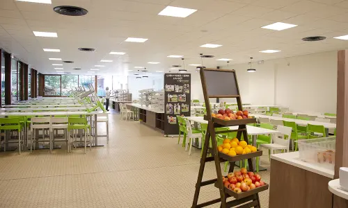 colo-anglais-american-village-cafeteria