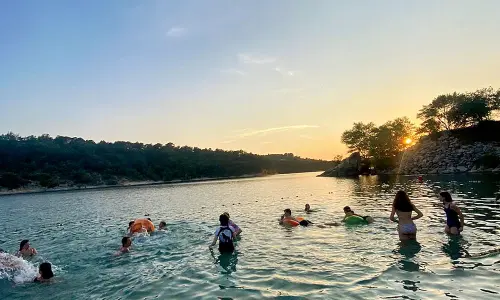 american-village-colo-bauduen-baignade