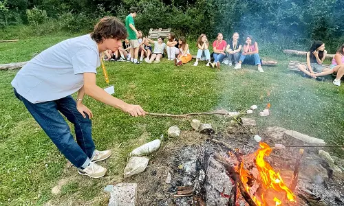 colonie-american-village-feu-de-camp