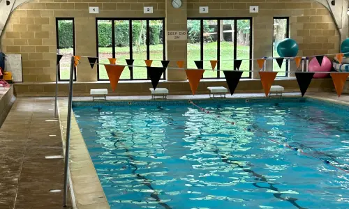 summer-camp-angleterre-centre-piscine