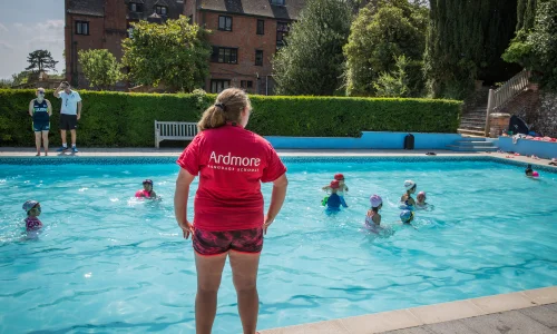 sejour-angleterre-campus-piscine