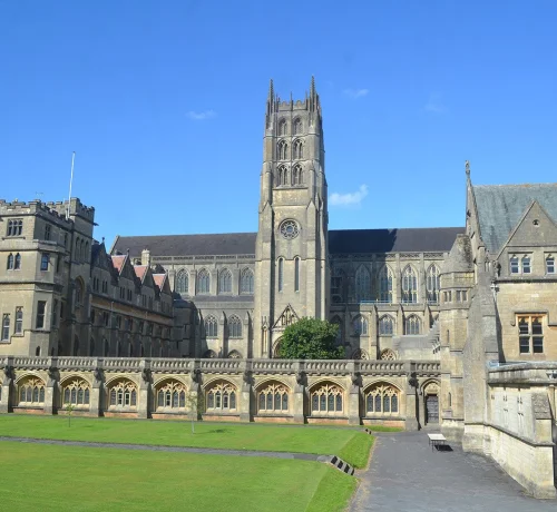 Summer Camp Bath (14-17 ans) - Résidence : anglais, activités ludiques + excursion à Londres