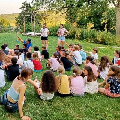 parler en anglais avec les autres jeunes